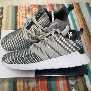 Kids Adidas Questar Flow K sneakers